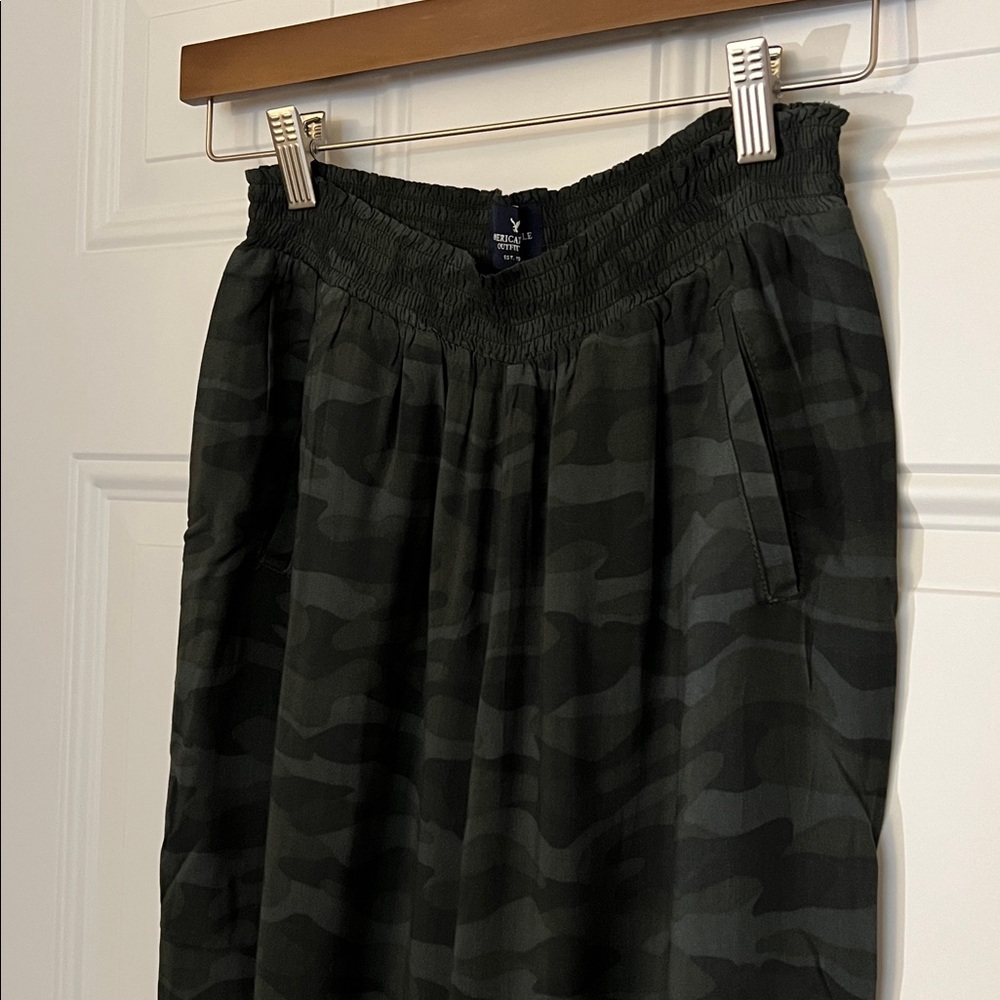 Women’s Capri Camo Pants